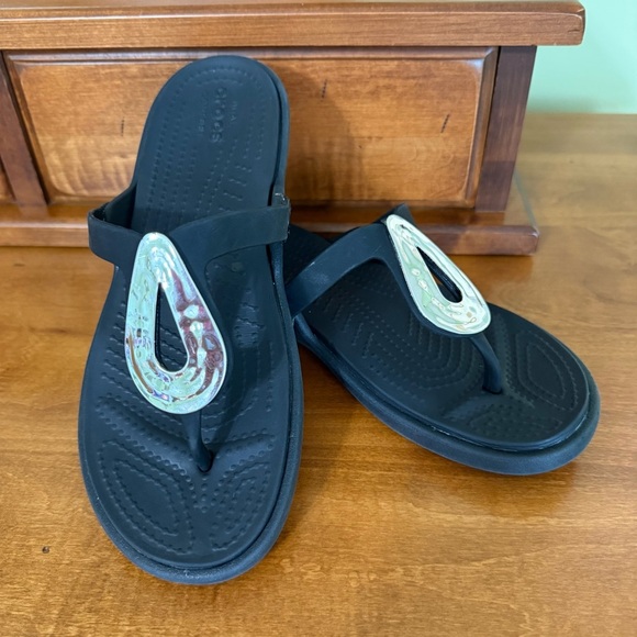 Crocs Women's Sanrah Liquid Silver Teardrop Black Flip Flop sandal size 5 shoe - Picture 2 of 13